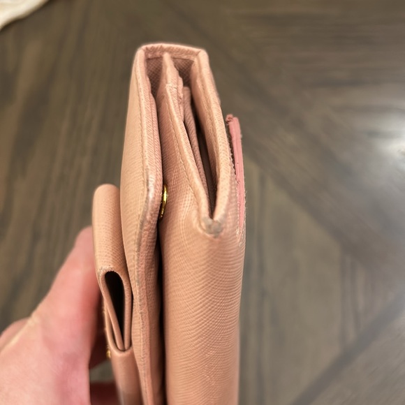 Prada wallet pre-loved in great condition pink with authentication certificates - Picture 7 of 17